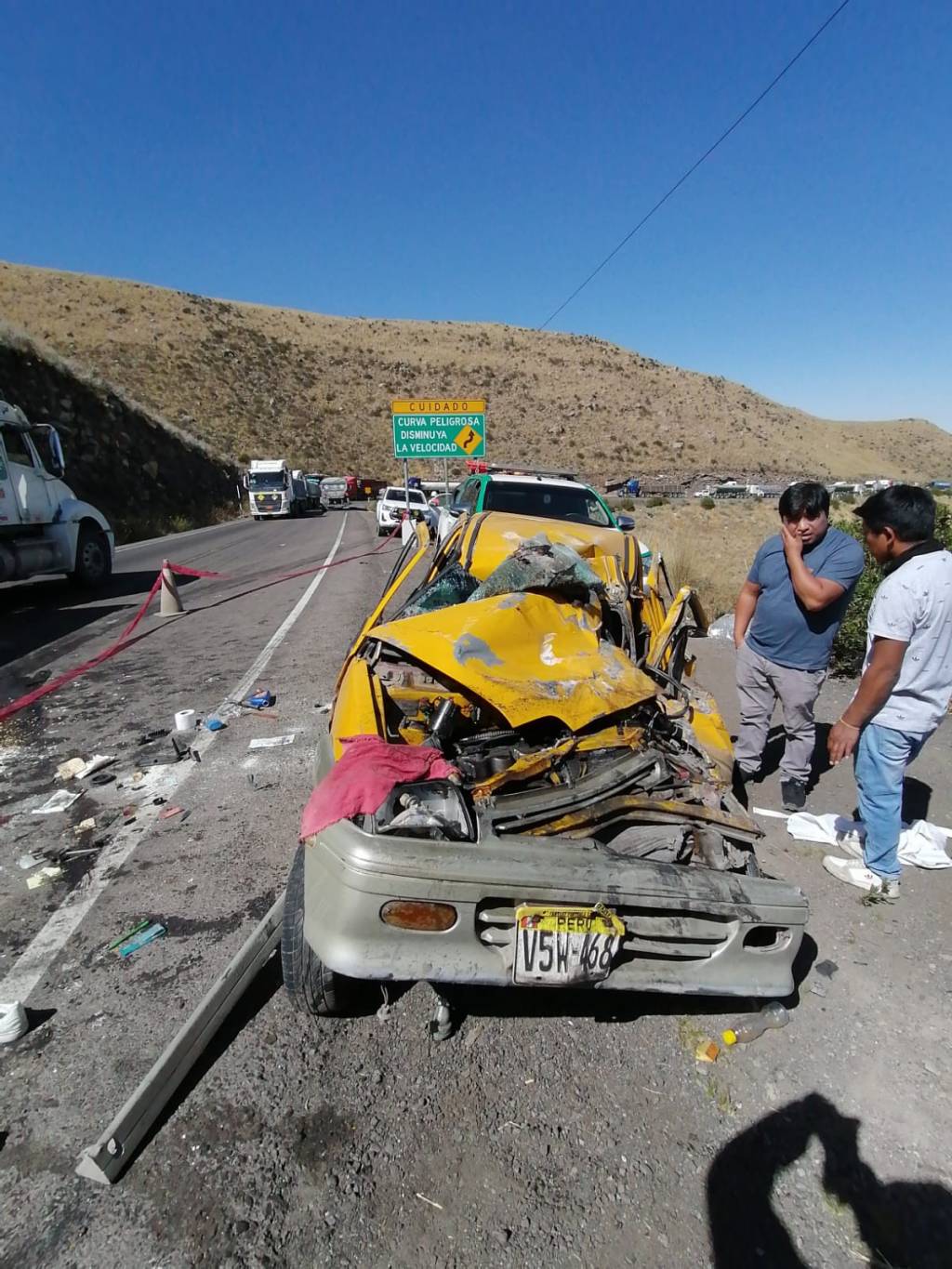 Trágico Accidente en Arequipa: Tres Personas pierden la vida en choque de auto con&nbsp;tráiler