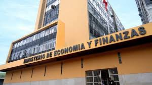 Desafíos Económicos y Políticos: Un Análisis Crítico del 2023 y Perspectivas para el 2024 en Perú