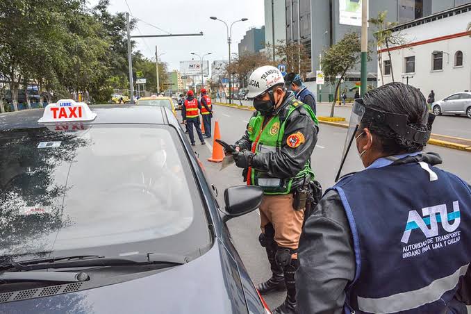 ATU Detecta 48 Taxis Ilegales en el Aeropuerto Internacional Jorge&nbsp;Chávez