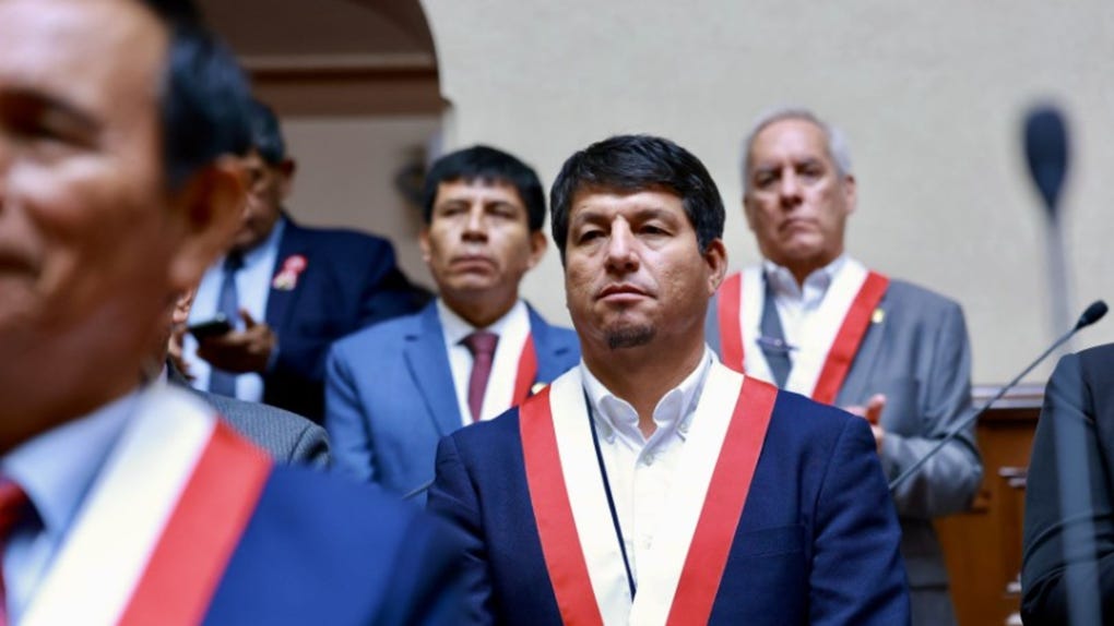 De tres sentencias a una nueva denuncia: el historial judicial del diputado Julián Pérez