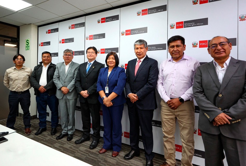 Minem avanza proyecto para llevar gas natural a siete regiones del centro y sur del país