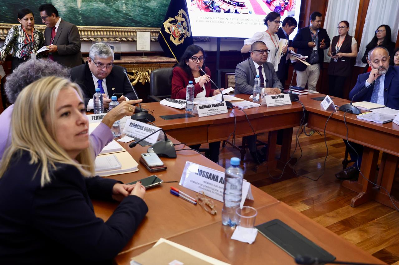 Comisión de Constitución suspende debate sobre facultades legislativas y pasa a cuarto intermedio