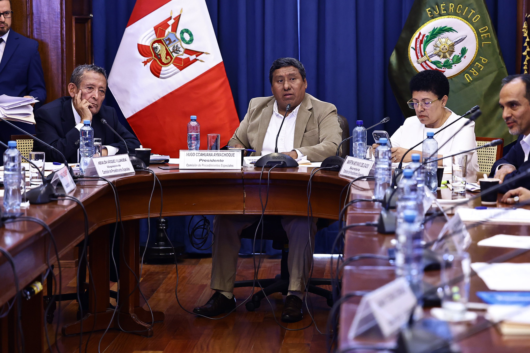 Senador Hugo Ccahuana y su comitiva sufren asalto durante visita a Madre de Dios